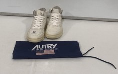 AUTRY ACTION SHOES MEDALIST MID IN WHITE SIZE EU 38 WITH CARRY BAG (DELIVERY ONLY)