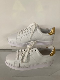 PAIR OF LAUREN BY RALPH LAUREN WHITE GOLD TRAINERS SIZE 6