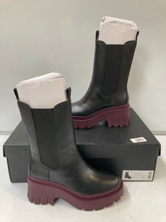 PAIR COACH ALEXA BOOTS LEATHER SIZE 7