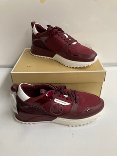 PAIR MICHEAL BY MICHEAL KORS THEA TRAINER SIZE 8.5US
