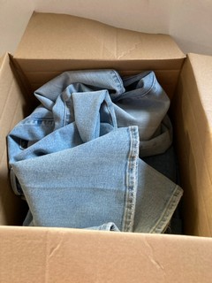 1 X BOX OF ASSORTED DENIM, TO INCLUDE GOOD AMERICAN JEANS, SIZE 6/28