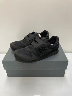 NEW BALANCE TRAINERS TO INCLUDE MOYEN IN BLACK IN SIZE (US 5.5/UK5)
