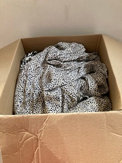 1 X BOX OF ASSORTED WOMEN'S CLOTHING, TO INCLUDE A WHITE, YELLOW & BLACK FLORAL DRESS