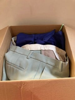 1 X BOX OF ASSORTED WOMEN'S CLOTHING TO INCLUDE A PAIGE FLORAL TOP SIZE M & A THEORY GREY TOP, SIZE S