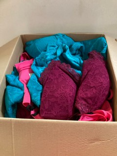 1 X BOX OF ASSORTED WOMEN'S BRAS TO INCLUDE ANYDAY WIRE FREE BRAIETTE, SIZE L & BLUE YOGA CROP TOP, SIZE L