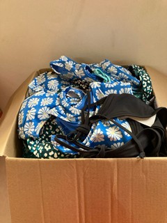 1 X BOX OF ASSORTED WOMEN'S SWIMWEAR TO INCLUDE RIO OMBRE TOP, SIZE 10, & RIO BOTTOMS, STRING SIDE, SIZE 14
