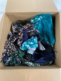 1 X BOX OF ASSORTED WOMEN'S SWIMWEAR TO INCLUDE YALA APEX TOP, SIZE 18 & RIO OMBRE TOP, SIZE 14