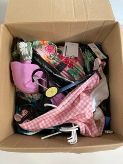 1 X BOX OF ASSORTED WOMEN'S SWIMWEAR TO INCLUDE GINGHAM CROP TOP, SIZE 8 & GINGHAM BRIEFS, SIZE 18