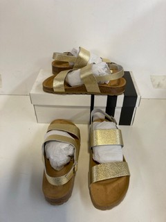 4 X JOHN LEWIS FOOTWEAR TO INCLUDE LEXIE GDMU SANDALS IN GOLD TUMBLE LEA IN SIZE (UK4)