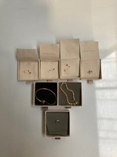 7 X ASTRID MIYU JEWELLERY BOXES TO INCLUDE CRYSTAL HINGE SMALL HOOPS GOLD