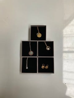 5 X JOHN LEWIS JEWELLERY BOXES TO INCLUDE GOLD NECKLACE WITH PENDANT, GOLD EARRINGS