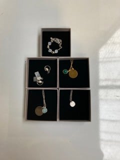5 X JOHN LEWIS JEWELLERY BOXES TO INCLUDE SILVER NECKLACE WITH PENDANT