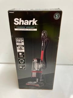 SHARK CORDED UPRIGHT WITH LIFT AWAY PET MODEL