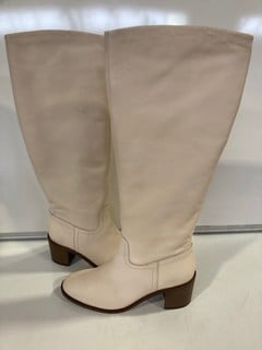 4 X JOHN LEWIS FOOTWEAR BOOTS TO INCLUDE VALERIE IN OFF WHITE (SIZE 6)