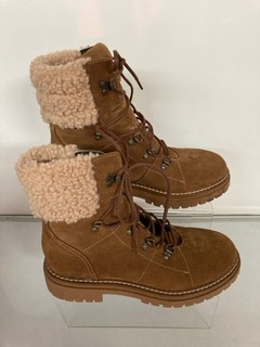 3 X AND/OR BOOTS TO INCLUDE PIERRE (SIZE 5)