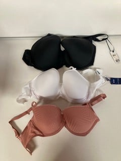 QTY OF ASSORTED BRAS TO INCLUDE FREYA MOULDED PLUNGE