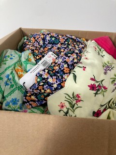 QTY OF ASSORTED DRESSES TO INCLUDE FLORAL NOBODY'S CHILD SIZE 12