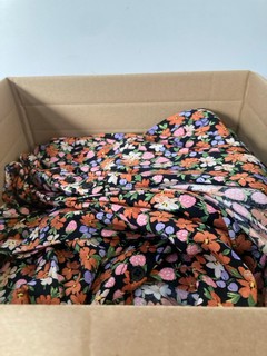 QTY OF ASSORTED DRESSES TO INCLUDE FLORAL NOBODY'S CHILD SIZE 8