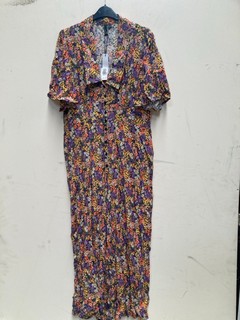 QTY OF ASSORTED DRESSES TO INCLUDE FLORAL NOBODY'S CHILD SIZE 18