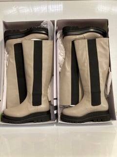 3 X PAIRS OF BOOTS TO INCLUDE JOHN LEWIS VIOLETTA SIZE 6