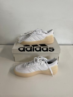 A PAIR OF ADIDAS COURT REVIVAL WHITE TENNIS SHOES SIZE 5