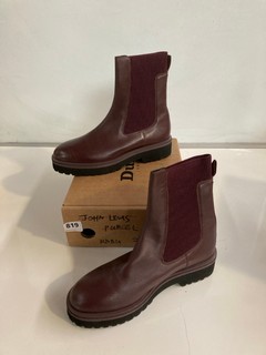 A PAIR OF OXBLOOD DUNE BOOTS SIZE 7
