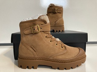 COACH TROOPER SUEDE BOOTS IN COCONUT/NATURAL IN SIZE (US8B/UK6B)
