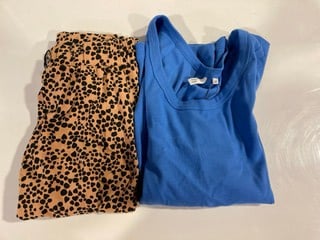 SELECTION OF FEMALE CLOTHING TO INCLUDE LEOPARD PRINT LEGGINGS SIZE XS
