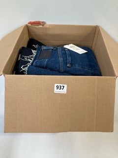 QTY OF ASSORTED CLOTHING TO INCLUDE BLACK DENIM JEANS KIN SIZE 20