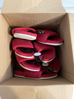 4 X PAIRS OF ANY DAY SLIDERS RED TO INCLUDE SIZE 8