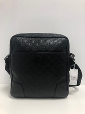 GUCCI, MEDIUM SQUARE MESSENGER BLACK GUCCISSIMA LEATHER SHOULDER BAG WITH BLACK CANVAS. ITEM TO INCLUDE DUSTBAG WITH AN ESTIMATED SIZE OF 27*28*7CM (ITEM INCLUDES A CERTIFICATE OF AUTHENTICITY) AAY14