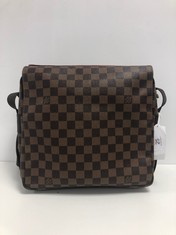 LOUIS VUITTON, NAVIGLIO BROWN DAMIER EBENE SHOULDER BAG WITH BROWN CANVAS. ITEM TO INCLUDE  WITH AN ESTIMATED SIZE OF 28*26*14CM (ITEM INCLUDES A CERTIFICATE OF AUTHENTICITY) AAX6443