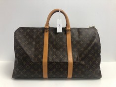 LOUIS VUITTON, KEEPALL BROWN MONOGRAM CANVAS TRAVEL BAG WITH VACHETTA. ITEM TO INCLUDE  WITH AN ESTIMATED SIZE OF  (ITEM INCLUDES A CERTIFICATE OF AUTHENTICITY) AAU9523