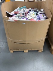 PALLET OF ASSORTED ITEMS INCLUDING MAT.