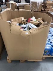 PALLET OF ASSORTED ITEMS INCLUDING HOUSEHOLD .