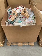 PALLET OF ASSORTED ITEMS INCLUDING A QUANTITY OF MOBILE PHONE AND TABLET CASES.