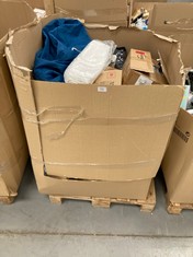 PALLET OF ASSORTED ITEMS INCLUDING A NUMBER OF HOUSEHOLD ITEMS.