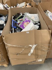 PALLET OF ASSORTED ITEMS INCLUDING MOBILE PHONE AND TABLET ACCESSORIES.