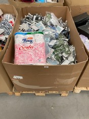 PALLET OF ASSORTED ITEMS INCLUDING COLOURED WATERCOLOURS.