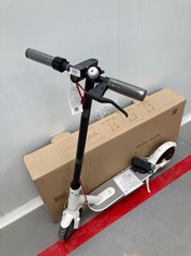 ELECTRIC SCOOTER XIAOMI ELECTRIC SCOOTER WHITE AND GREY COLOUR (DOES NOT TURN ON).