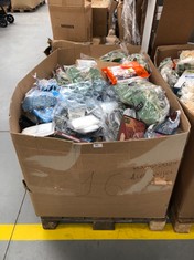 PALLET OF ASSORTED HOUSEHOLD ITEMS INCLUDING TOILET BOWL .
