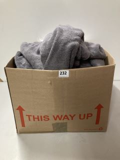BOX OF ASSORTED SOFT FURNISHINGS TO INCLUDE TOWELS IN GREY