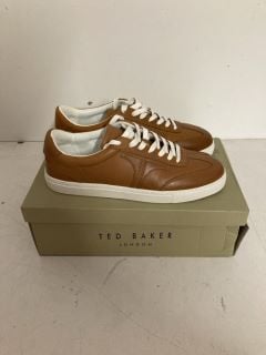 PAIR OF TED BAKER LONDON RETRO LEATHER SNEAKERS IN TAN - SIZE UK 9