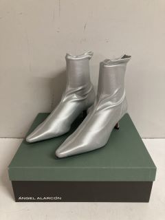 WOMENS BOOTS UK SIZE 3 RRP £110.00