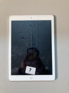 APPLE IPAD AIR 16GB TABLET WITH WIFI IN SILVER: MODEL NO A1474 (UNIT ONLY) [JPTN37240]