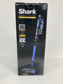 SHARK ANTI HAIR WRAP CORDLESS VACUUM - RRP: £249.99: LOCATION - FRONT BOOTH