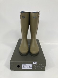 MEN'S LE CHAMEAU CHASSEUR NEOPRENE LINED BOOTS IN GREEN - UK 10 - RRP: £290: LOCATION - FRONT BOOTH
