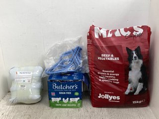 QTY OF ASSORTED PET PRODUCTS TO INCLUDE BUTCHERS NOURISHING GRAIN FREE DOG FOOD - 05/2026 AND MACS BEEF AND VEGETABLE DOG FOOD 15KG BAG - BEST BEFORE 15/05/2025: LOCATION - I12
