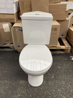 (COLLECTION ONLY) CLOSED COUPLED CORNER W/C WITH CISTERN FITTINGS & SEAT - RRP £340: LOCATION - B5