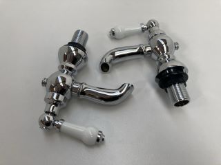 TRADITIONAL STYLE BATH PILLAR TAPS IN CHROME - RRP £275: LOCATION - R1